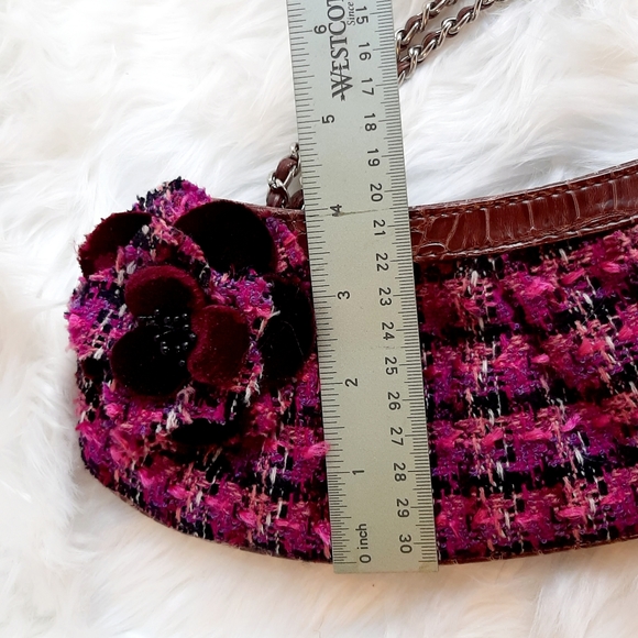 Liz Claiborne Pink Wristlet with decorative flower - Picture 6 of 7